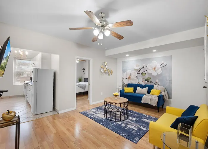 Deluxe Apt In Center City